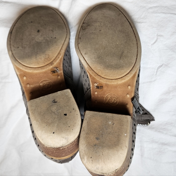 Lucky basal perforated ankle booties - Picture 3 of 8